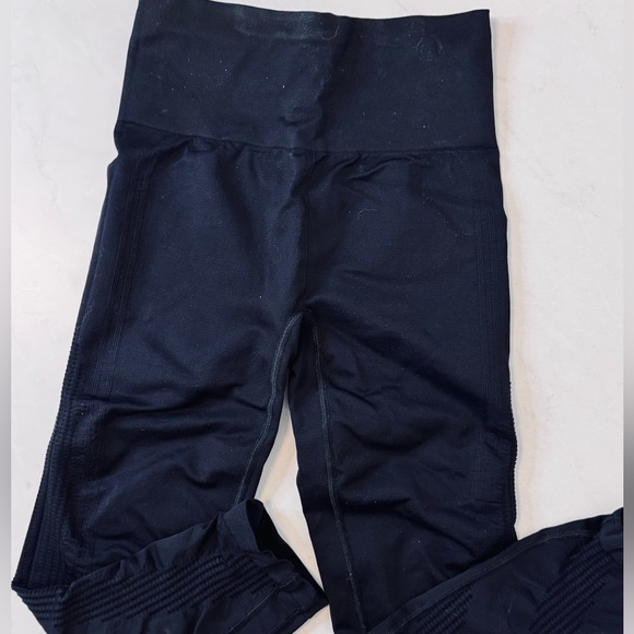 ATHLETA Cropped Ruched Leggings - Picture 2 of 5